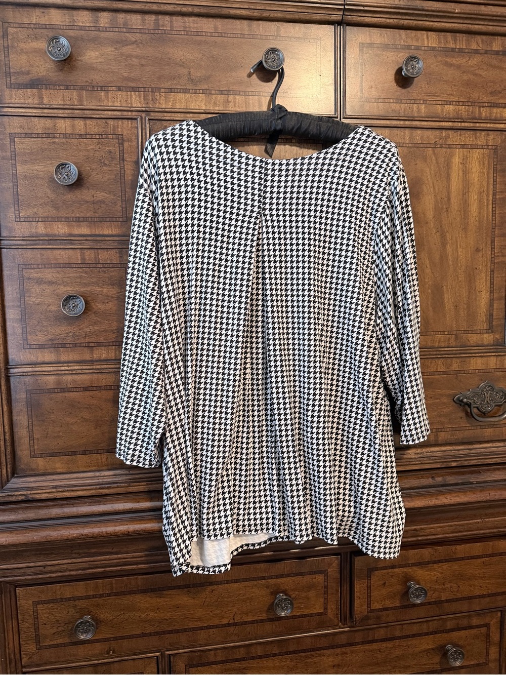 Black & White Wearever Collection Houndstooth V-Neck Women's Top 4X - Picture 3 of 12